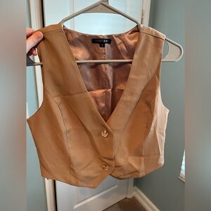 *Like New* Women’s Caramel/Tan V-Neck Button-Down Cropped Vest, size small